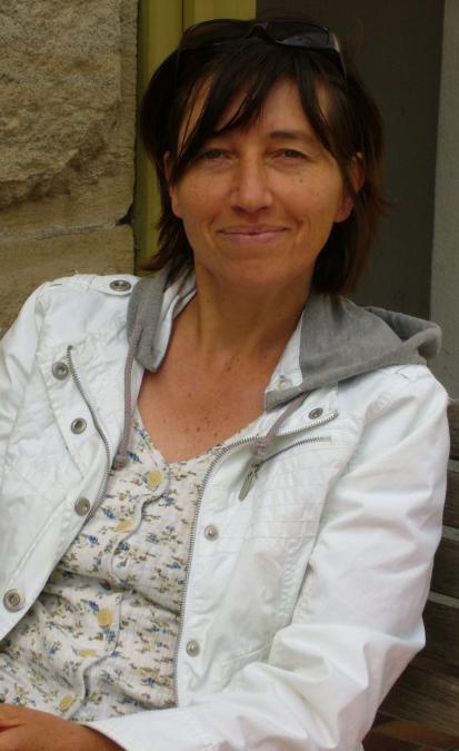 Kinesiologie Beratung Karlsruhe: Simone bei der Arbeit Simone bei der Arbeit
